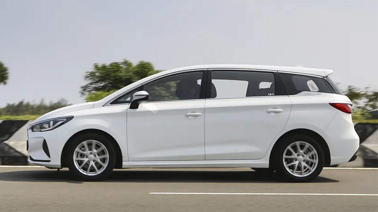 A white cab drives down an open road, perfect for trips to Madurai and rental services for families and groups.