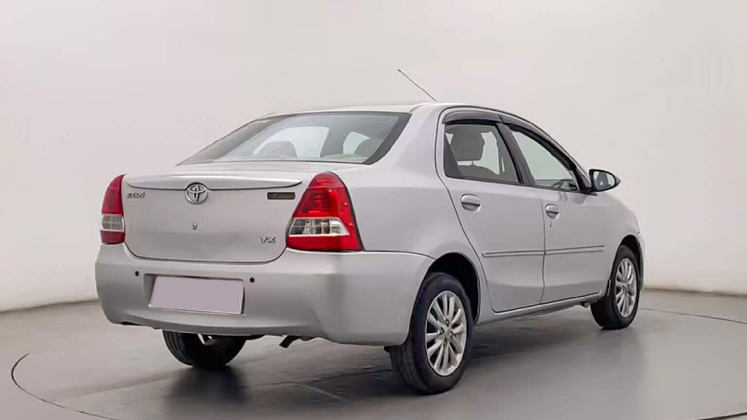 etios is the only not for traveling to comfort is also the dicky friendly comfort for luggage's